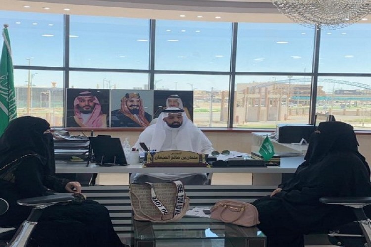 رئيس بلدية طريف يعقد إجتماعاً مع قسم الخدمات النسائية