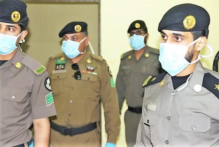 بالصور  .. لجنة دراسة أوضاع سكن العمالة تجري الفحص على العمالة بطريف