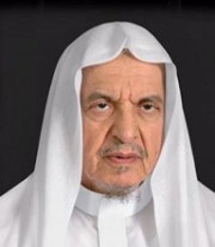 المطلق: الشيخ “صالح الحصين” كان في قمة التواضع .. وكان يمشي في الحرم بدون بشت أو حرس!