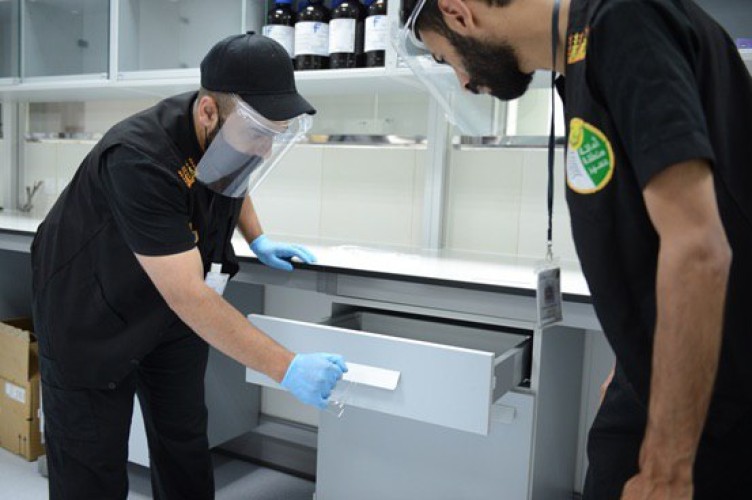 قسم الهندسة بجامعة الملك خالد⁩ تسلم أمانة عسير 1200 من الأدوات تم تصنيعها للوقاية من كورونا..