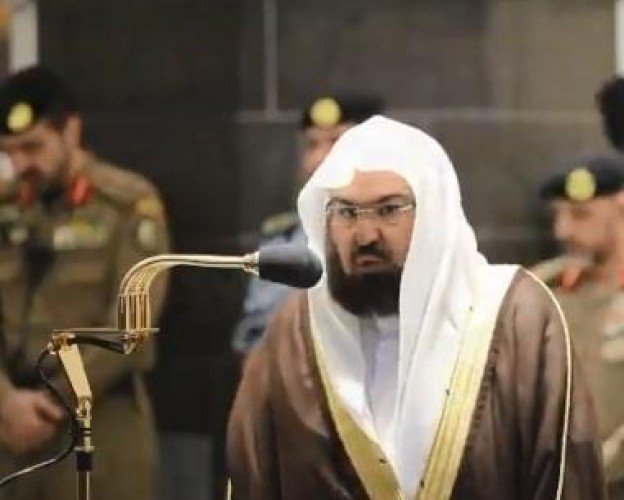 شاهد.. “السديس” يدعو المصلين إلى التباعد بين الصفوف عقب إقامة صلاة المغرب بالحرم