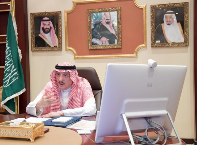 سمو أمير منطقة جازان ينقل عبر -الاتصال المرئي -تحيات القيادة ويعايد الجهات الأمنية والصحية بالمنطقة ويطلع على جهودهم ..