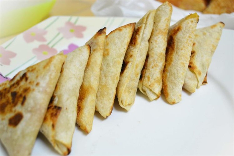 “الصحة”: السمبوسة المشوية أفضل من المقلية لهذا السبب