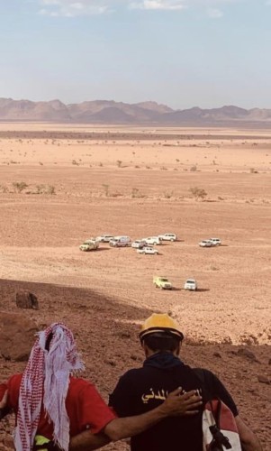 مدني حائل : انقاذ شخص احتجز في قمة جبال قرب مركز طابه