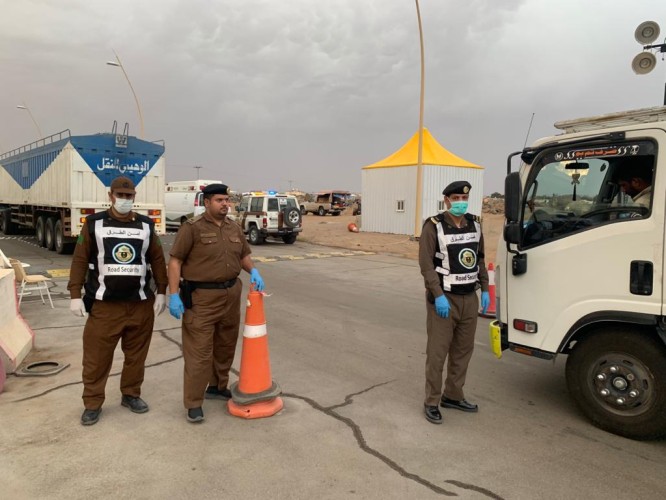 “الشمال” تشارك رجال القوة الخاصة لأمن الطرق جهودها على طريق المدينة القديم “مركز الحليفة” بحائل