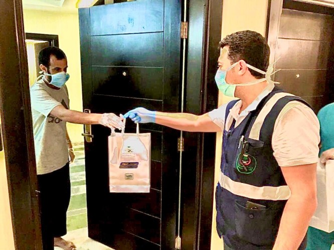 وزارة الصحة تقدم هدايا لضيوف المحاجر الصحية