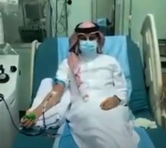 بالفيديو.. مواطن يتبرع بـ”بلازما الدم” بعد تعافيه من “كورونا” لعلاج الحالات الحرجة