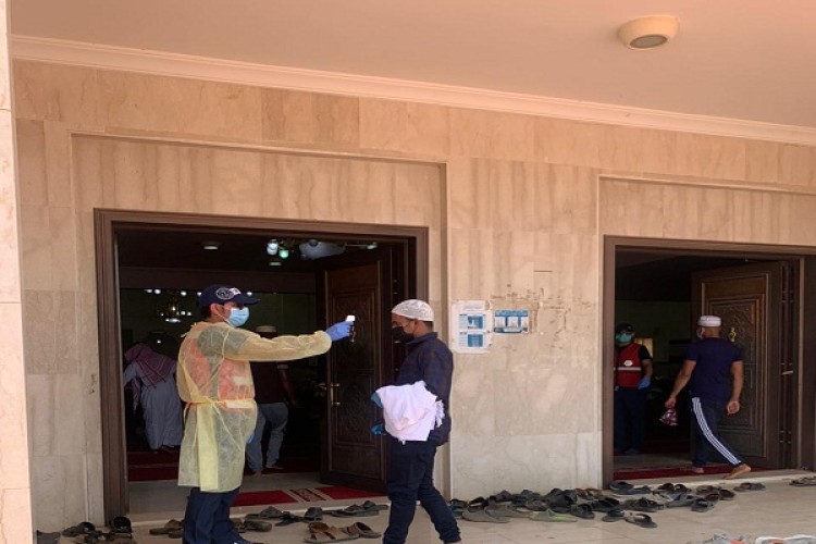 الهلال الأحمر بالباحة يقوم بانشطاء نقاط فرز بمساجد الباحة ومحافظاتها