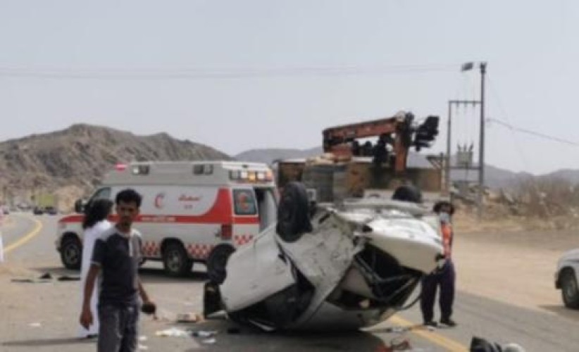 الهلال الأحمر بالباحة يباشر حادث انقلاب سيارة في المخواة