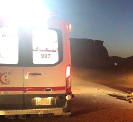الهلال الأحمر بتبوك يباشر حادث تصادم على طريق شرما