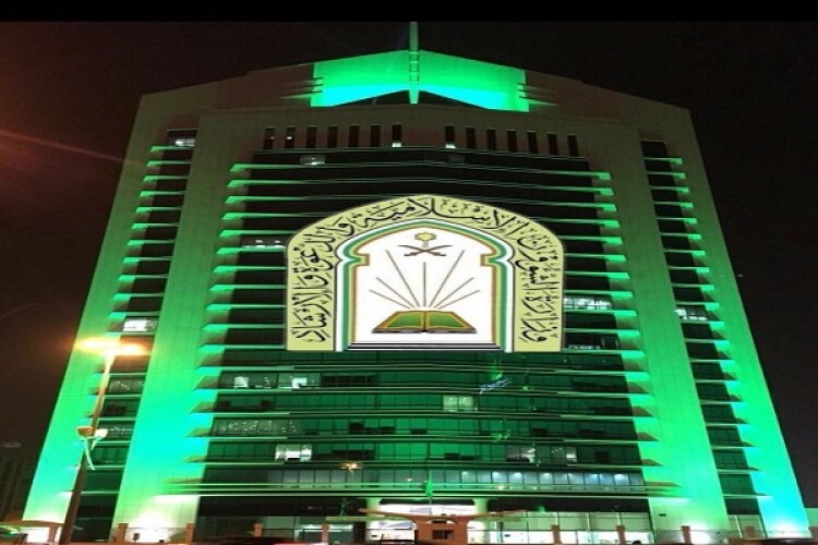 الشؤون الإسلامية تقرر فتح الجوامع قبل الأذان بأربعين دقيقة تفادياً للتزاحم ضمن البروتوكولات المتعلقة بفتح المساجد والجوامع