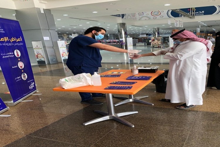 صحة حفر الباطن تواصل حملاتها الوقائية في المجمعات التجارية للوقاية من فيروس كورونا