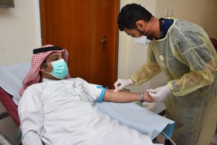الهلال الأحمر بالشرقية ينظم حملة للتبرع بالدم تحت شعار  (كن عوناً لأصحاب الحالات الحرجة)