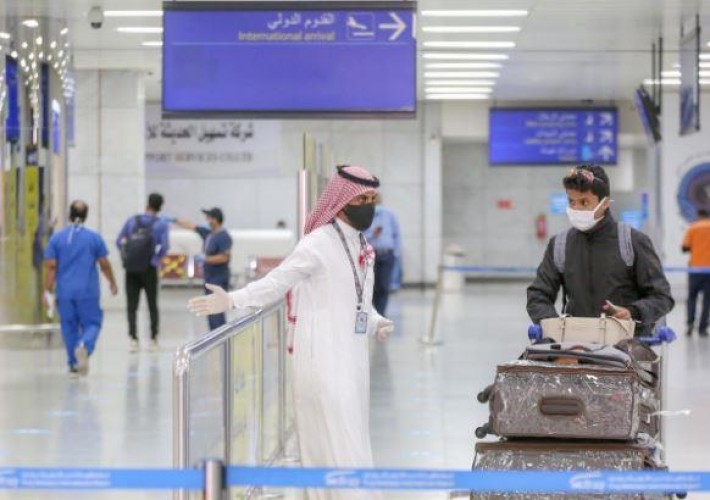 شاهد .. مطار الملك عبدالعزيز الدولي بجدة يستقبل رحلة جديدة من المواطنين العالقين في الخارج بواشنطن