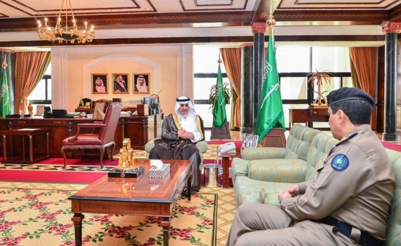 أمير تبوك يطلع على التقرير السنوي الاحصائي لمديرية الدفاع المدني بالمنطقة