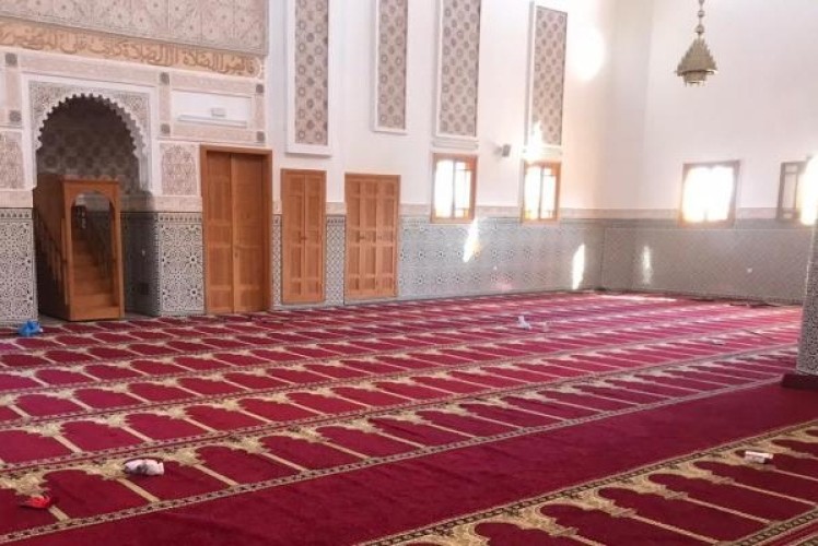 مصاب بكورونا يتسبب في إغلاق مسجد بالشمالية .. والشؤون الإسلامية تعلق!