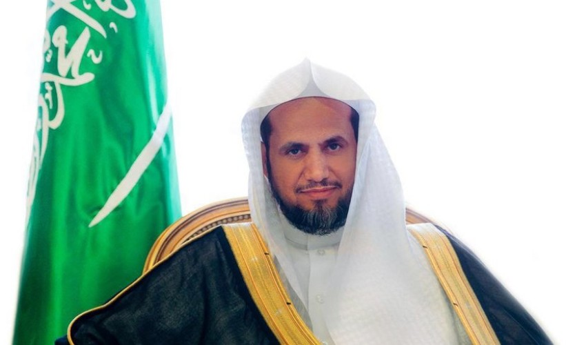 النائب العام يصدر أمراً بالقبض على شخص قام بتعنيف زوجته واحتجازها وأطفالها بالباحة