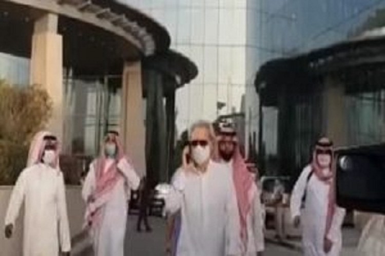 الأمير “الوليد بن طلال” ينشر برنامجه الرياضي .. يقطع ألف كلم خلال 49 يومًا