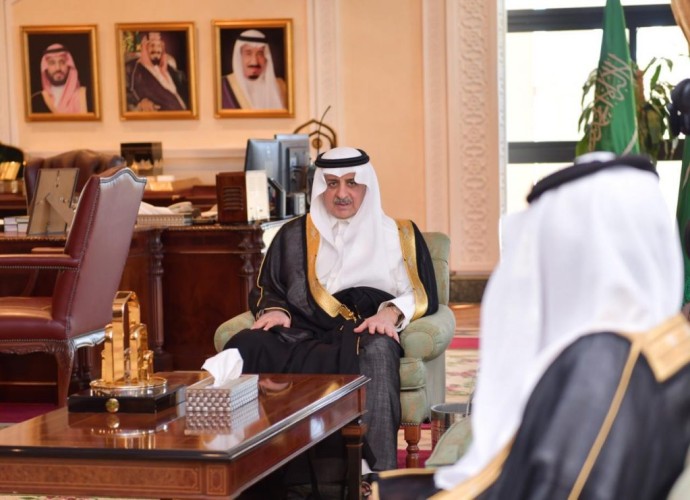 أمير منطقة تبوك يطّلع على التقرير السنوي لفرع المجاهدين بالمنطقة