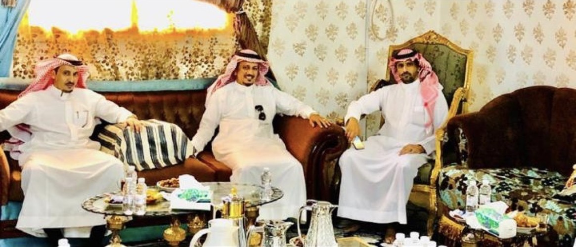 “رجل الإعمال عايد بن خلف “عضو شرف صحيفة الشمال يزور “بن ربدان” في ديوانه الخاص في محافظة ينبع