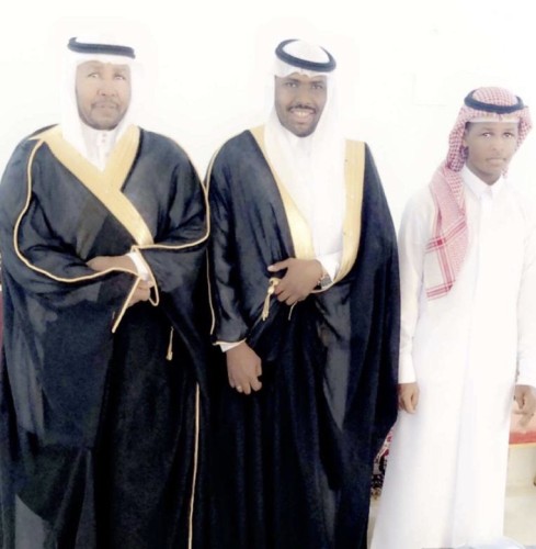 علي مشعل الحائطي يحتفل بزواجة  العائلي وسط حضور 6 اشخاص فقط