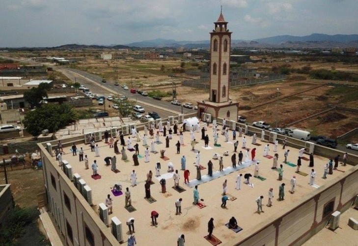 “الشؤون الإسلامية” تتوعد بمحاسبة من سمح بالصلاة فوق سطح أحد الجوامع بالعارضة