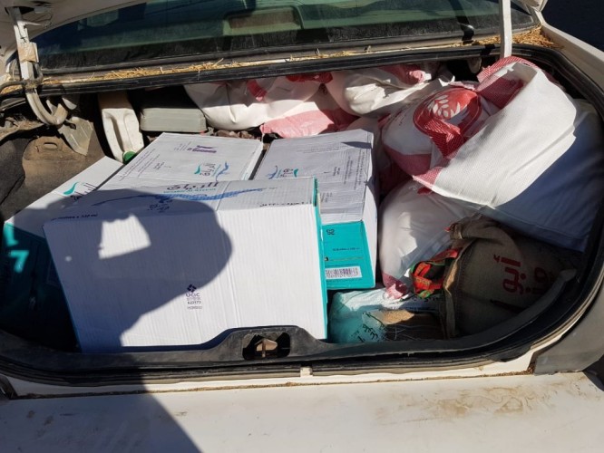 روافد النصبة الخيرية توزع عدد من السلال الغذائية ومياه الشرب على المستفيدين