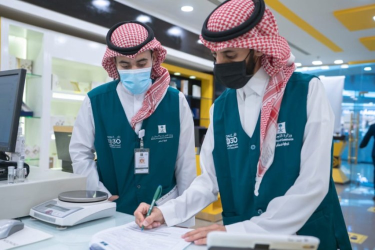 التجارة تنفذ جولات تفتيشية للتحقق من التزام المنشآت التجارية بالإجراءات الاحترازية لمكافحة فيروس كورونا