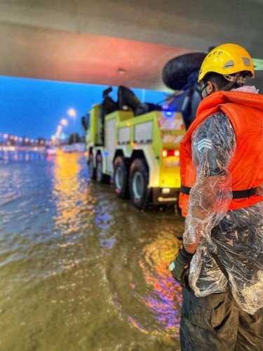 بالصور .. عدد من مناطق مكة تشهد أمطاراً من خفيفة إلى متوسطة وغزيرة