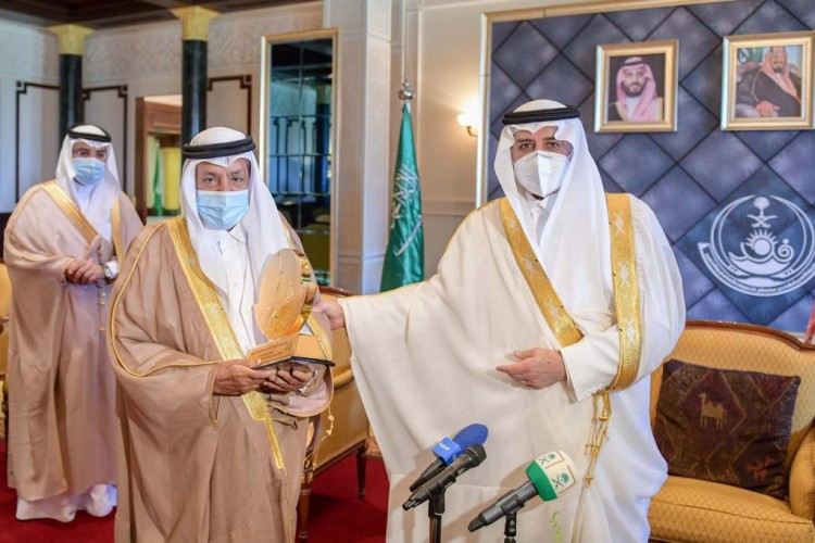 بالصور.. أمير منطقة تبوك يكرم الفائزين بجائزة ” سموه ” للتفوق العلمي والتميُّز في عامها الـ 31