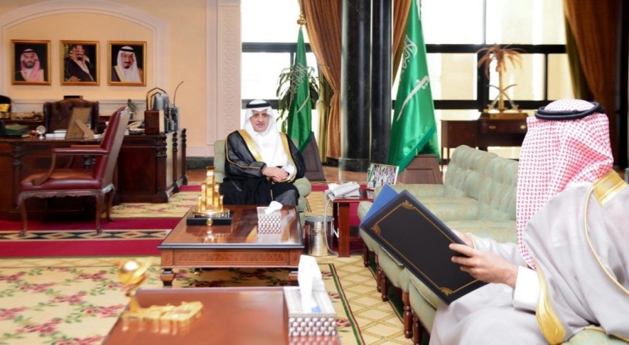 أمير تبوك يشيد بالدور الرائد الذي تبذله وكالة الأحوال المدنية لتطوير خدماتها بما يرفع كفاءة الأداء