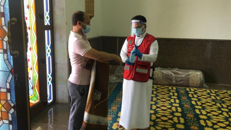 الهلال الأحمر بالشرقية يقيم نقاط فرز وفحص أولي للمصلين في عدد من جوامع المنطقة الشرقية