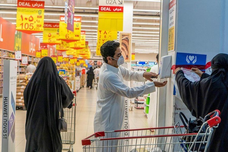 دليل مخصص من “الصحة” للمصابين والمخالطين والمشتبه بإصابتهم بكورونا