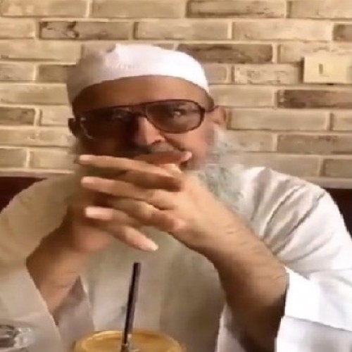 براً بوالدته .. بالفيديو: الشيخ “عبدالحميد السلمان” يكشف عن عدم خروجه من المنزل إلا بعد أن يستأذنها