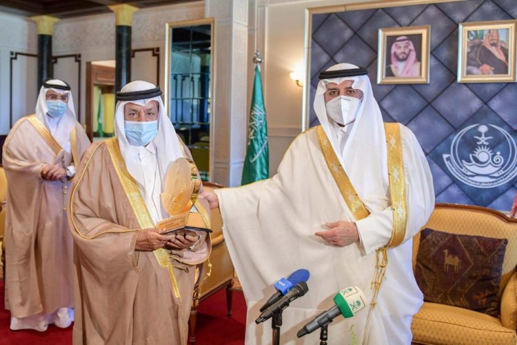 أمير منطقة تبوك يكرم  ” الخريصي ” بجائزة سموه للتفوق العلمي والتميُّز في عامها الـ 31