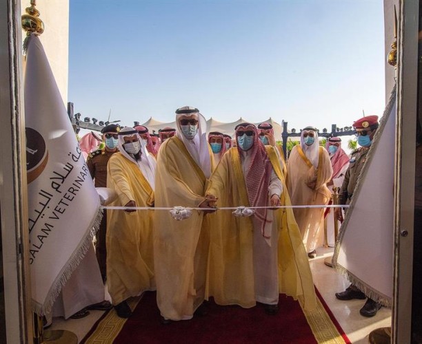 بتكلفة 100 مليون ريال.. أمير القصيم يدشن مستشفى الإبل في بريدة (صور)