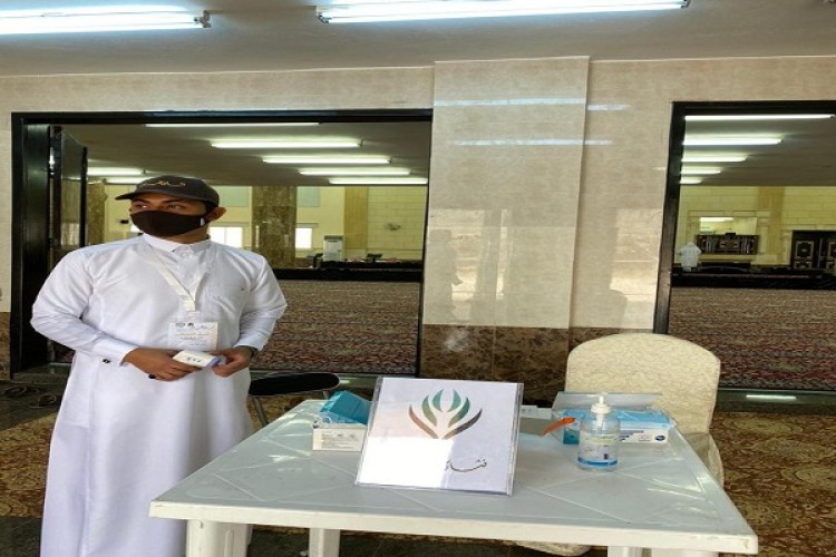 فريق -نعود بحذر- بنشامى الحي بلجنة تنمية القحمة ينفذ مبادرة  بجامع الموضي