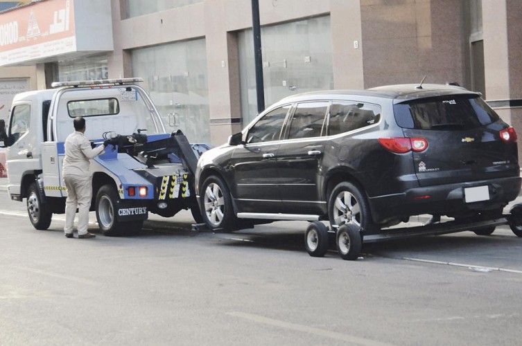 أمانة الشرقية: آلية سحب المركبات على الطرق العامة تخضع لأنظمة وقواعد المرور