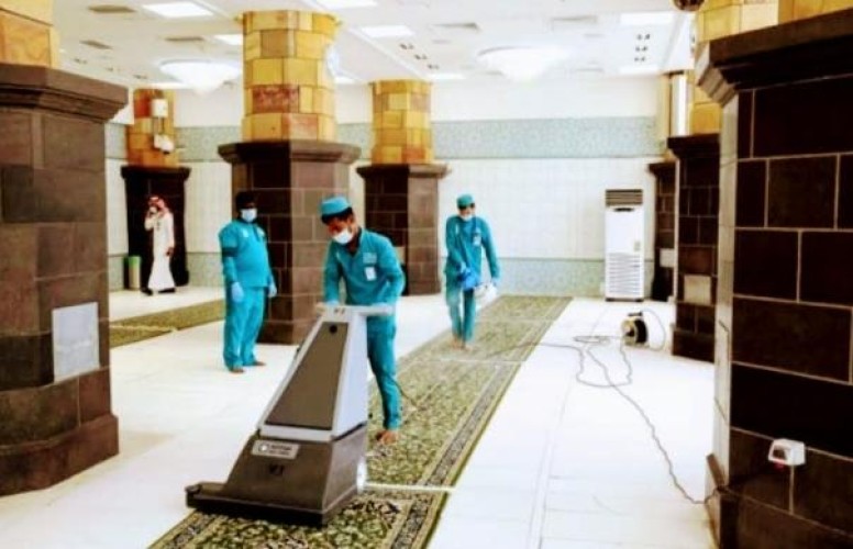 وكيل الرئيس العام للشؤون الفنية والخدمية : تعقيم وتعطير مستمر للمكبرية ومنبر الخطيب بالمسجد الحرام