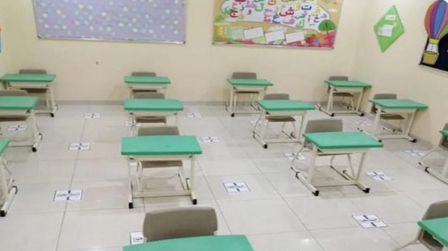 صورة متداولة .. بدء تطبيق التباعد المكاني داخل الفصول الدراسية في مدارسة أهلية