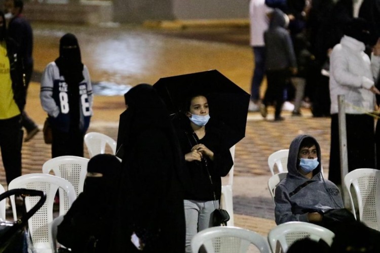 اجواء ضبابية تستهوي زوار فعاليات وسام البادية