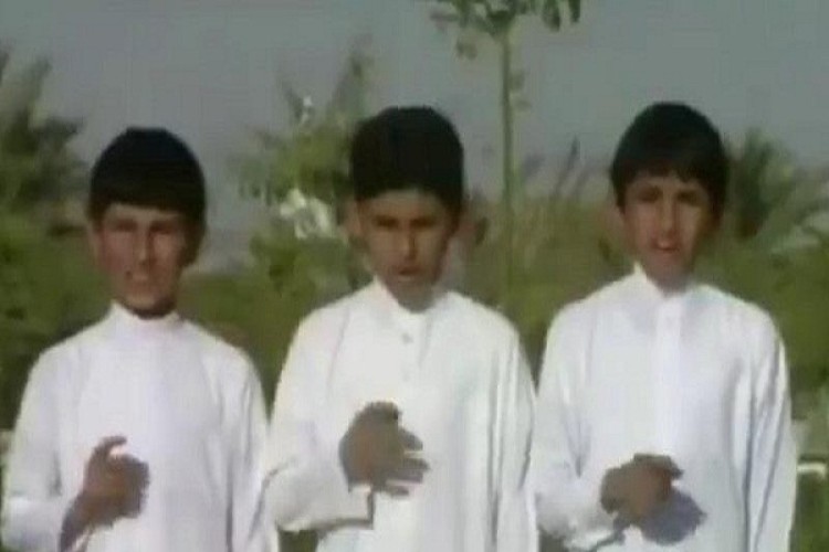 شاهد: أطفال من القصيم يقدمون نشيداً قديماً عام 92 يلقي انتشار واسع