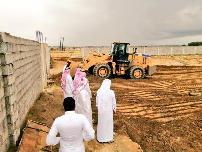 محافظ صامطة يتفقد أحياء وقرى المحافظة بعد موجة الأمطار