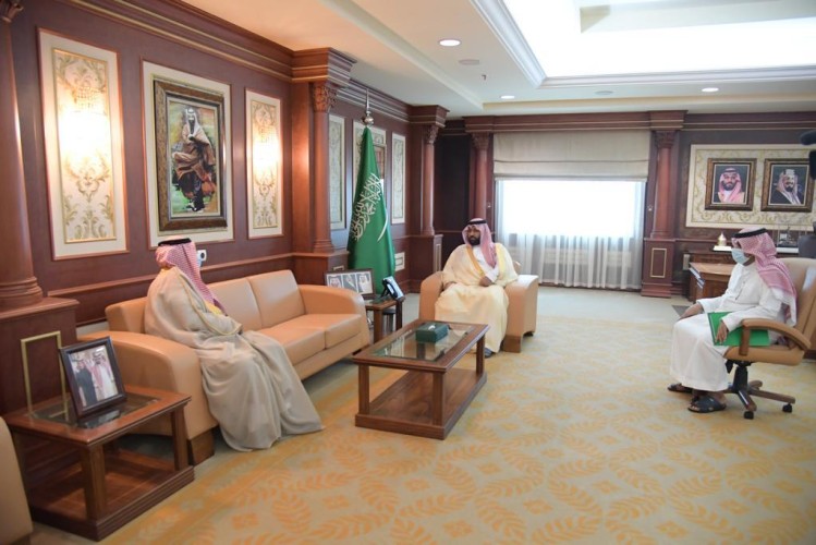 سمو نائب أمير جازان يستقبل رئيس القطاع الجنوبي بشركة المياه الوطنية..