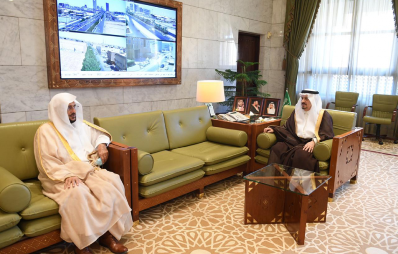 سمو الأمير فيصل بن بندر يستقبل وزير الشؤون الإسلامية والدعوة والإرشاد