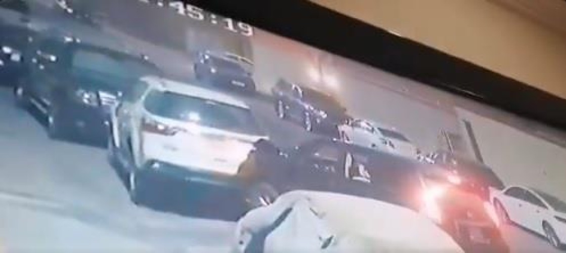 مرور جدة يطيح بقائد مركبة صدم سيارة مواطن ولاذ بالفرار – فيديو