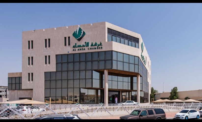 غرفة الأحساء تُنظّم دورة افتراضية عن بُعد للرجال والسيدات بعنوان (فن تقديم الاستشارات القانونية)