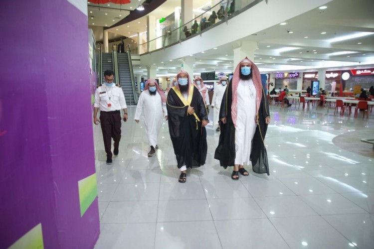 مدير عام فرع الرئاسة لهيئة الأمر بالمعروف والنهي عن المنكر بمنطقة الرياض يقف ميدانياً على تنفيذ حملة (الصلاة نور)