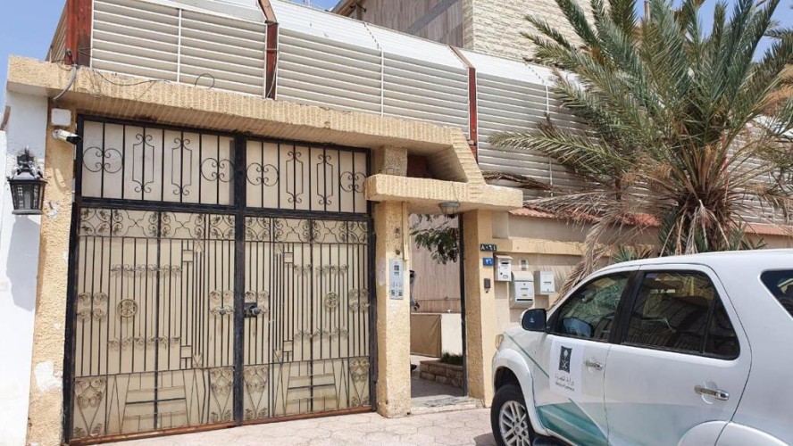 “التجارة” تطيح بعمالة مخالفة تٌصنع الذهب بمنزل في جدة وتضبط 5 كيلو بحوزتهم