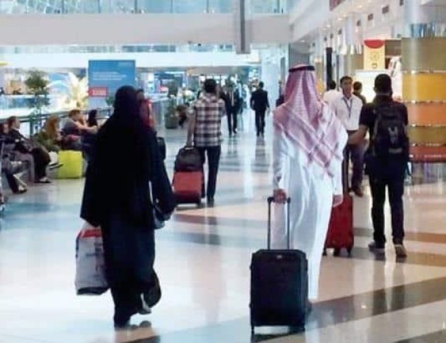 بالفيديو: مواطنون يجمعون على رفضهم السفر إلى الخارج في الوقت الراهن بعد فتح المطارات للرحلات الدولية